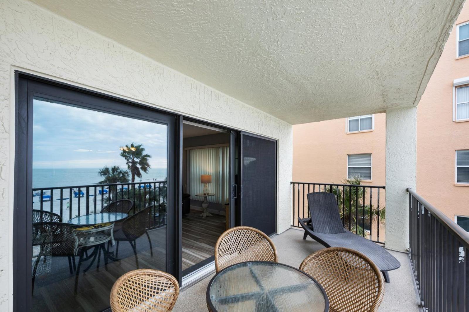 201 Sandy Shores Condos St. Pete Beach Eksteriør bilde